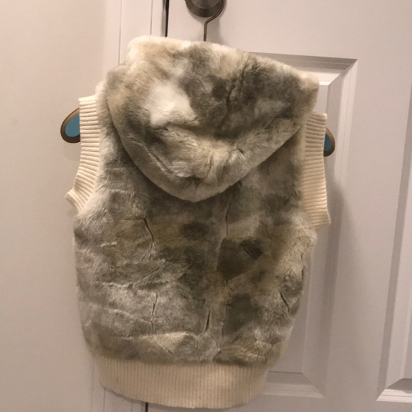 Hooded faux fur vest - Picture 2 of 3